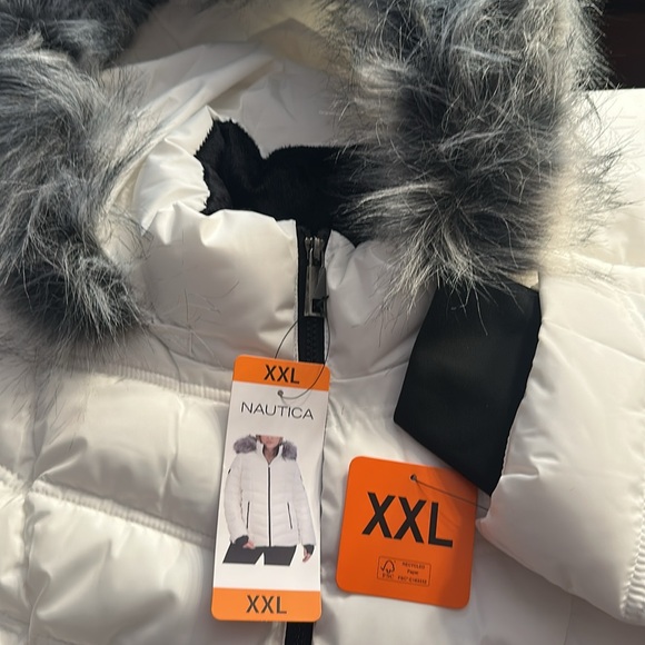 Nautica Size XXL White Ladies' Puffer with Faux Fur Hood NWT - Picture 6 of 6